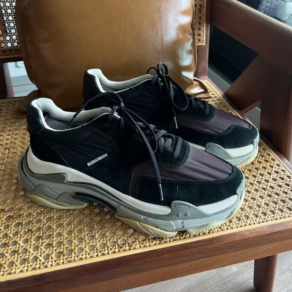BALENCIAGA TRIPLE S SNEAKER “bordeaux” - Picture 1 of 7